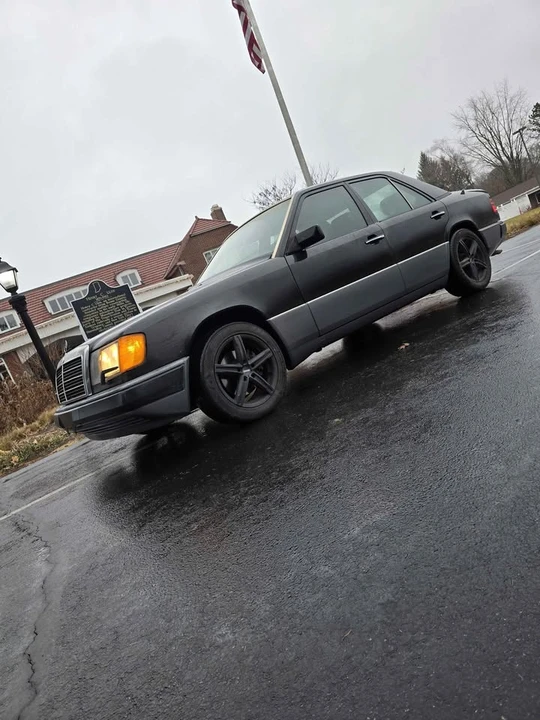 1993 Mercedes-Benz W124 E-Class - Image 2 of 4