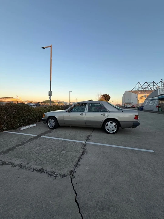 1993 Mercedes-Benz W124 E-Class - Image 2 of 5