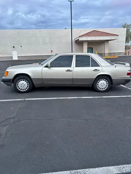 1993 Mercedes-Benz 300E 2.8 Sedan