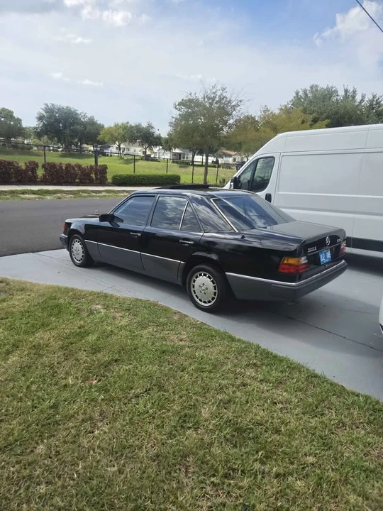 1993 Mercedes-Benz W124 E-Class - Image 2 of 2