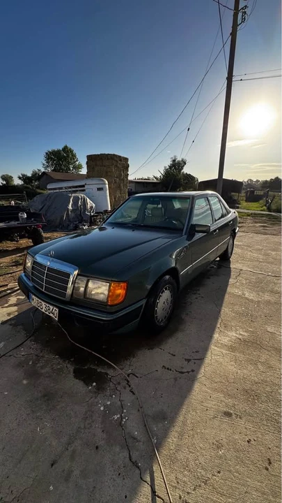 1993 Mercedes-Benz W124 E-Class - Image 2 of 11