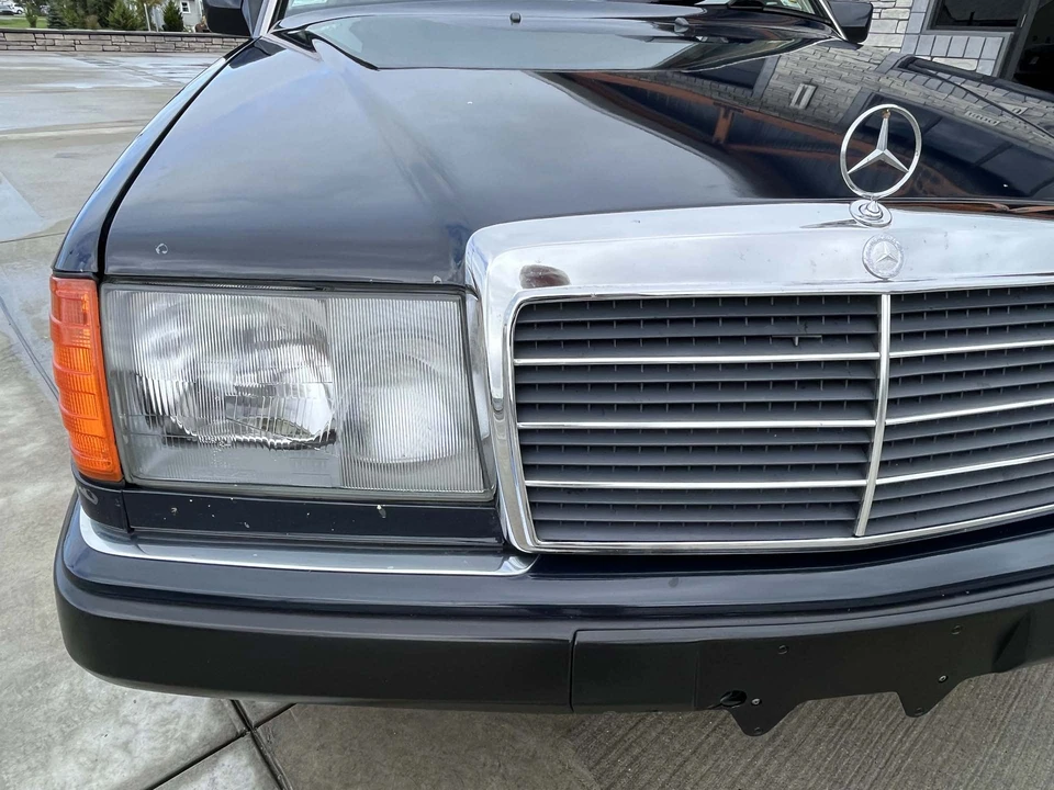 1993 Mercedes-Benz W124 E-Class - Image 12 of 31