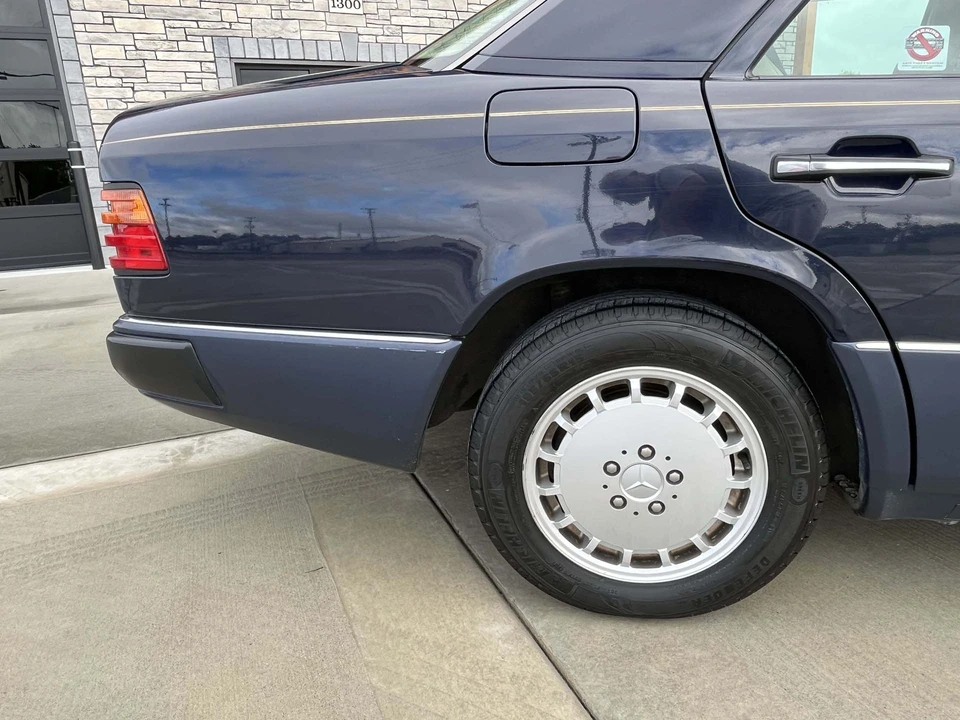 1993 Mercedes-Benz W124 E-Class - Image 20 of 31