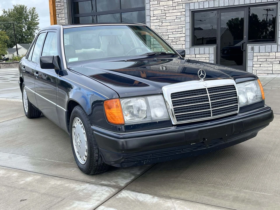 1993 Mercedes-Benz W124 E-Class - Image 2 of 31