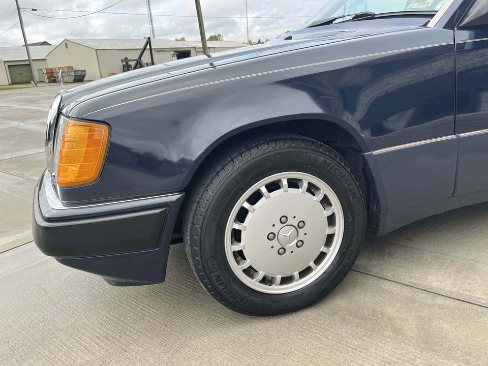 1993 Mercedes-Benz W124 E-Class - Image 30 of 31
