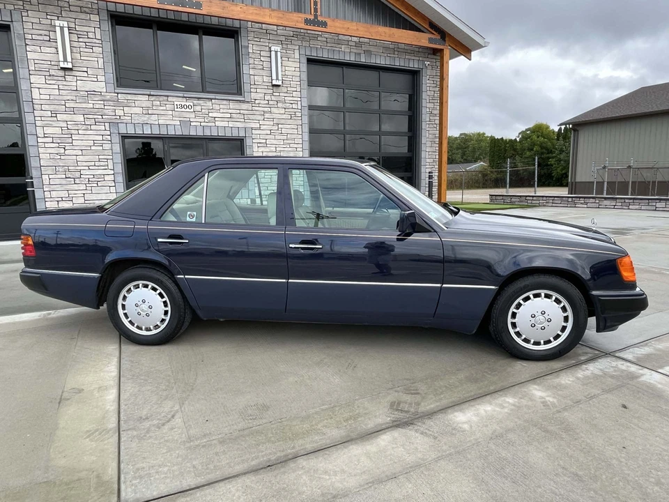 1993 Mercedes-Benz W124 E-Class - Image 3 of 31