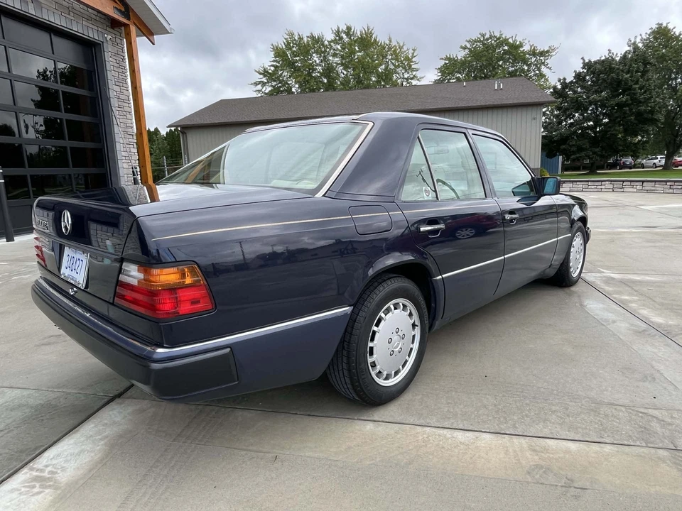 1993 Mercedes-Benz W124 E-Class - Image 4 of 31