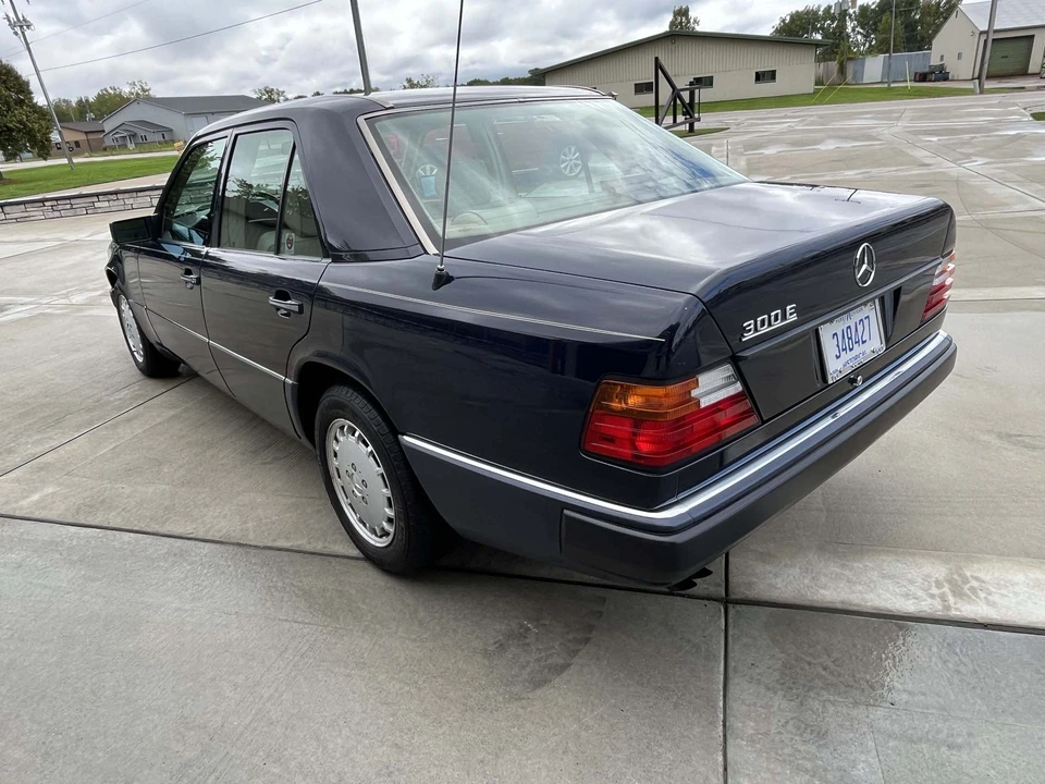 1993 Mercedes-Benz W124 E-Class - Image 6 of 31