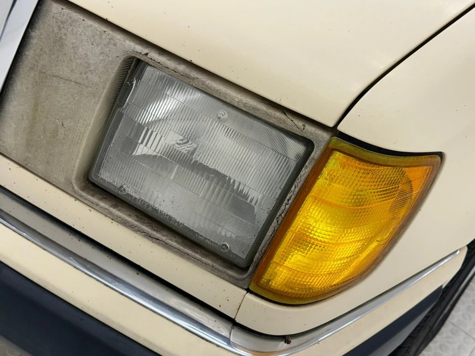 1993 Mercedes-Benz W124 E-Class - Image 10 of 12