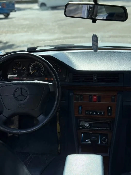 1993 Mercedes-Benz W124 E-Class - Image 18 of 19
