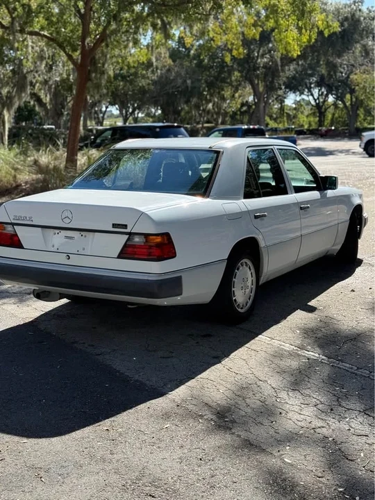 1993 Mercedes-Benz W124 E-Class - Image 4 of 19