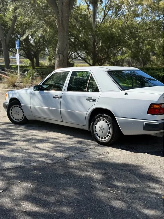 1993 Mercedes-Benz W124 E-Class - Image 6 of 19