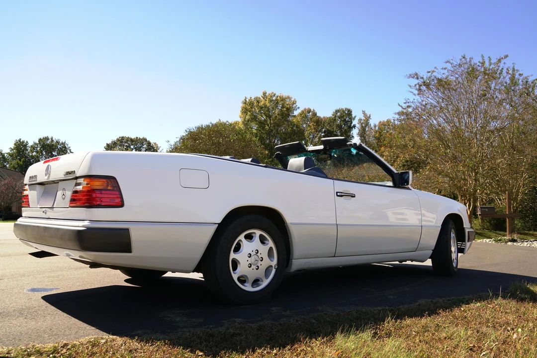 1993 Mercedes-Benz W124 E-Class - Image 14 of 31