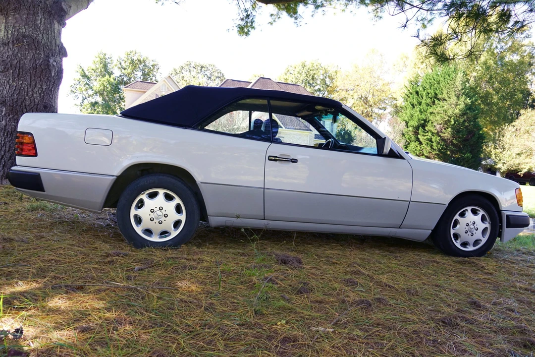 1993 Mercedes-Benz W124 E-Class - Image 2 of 31