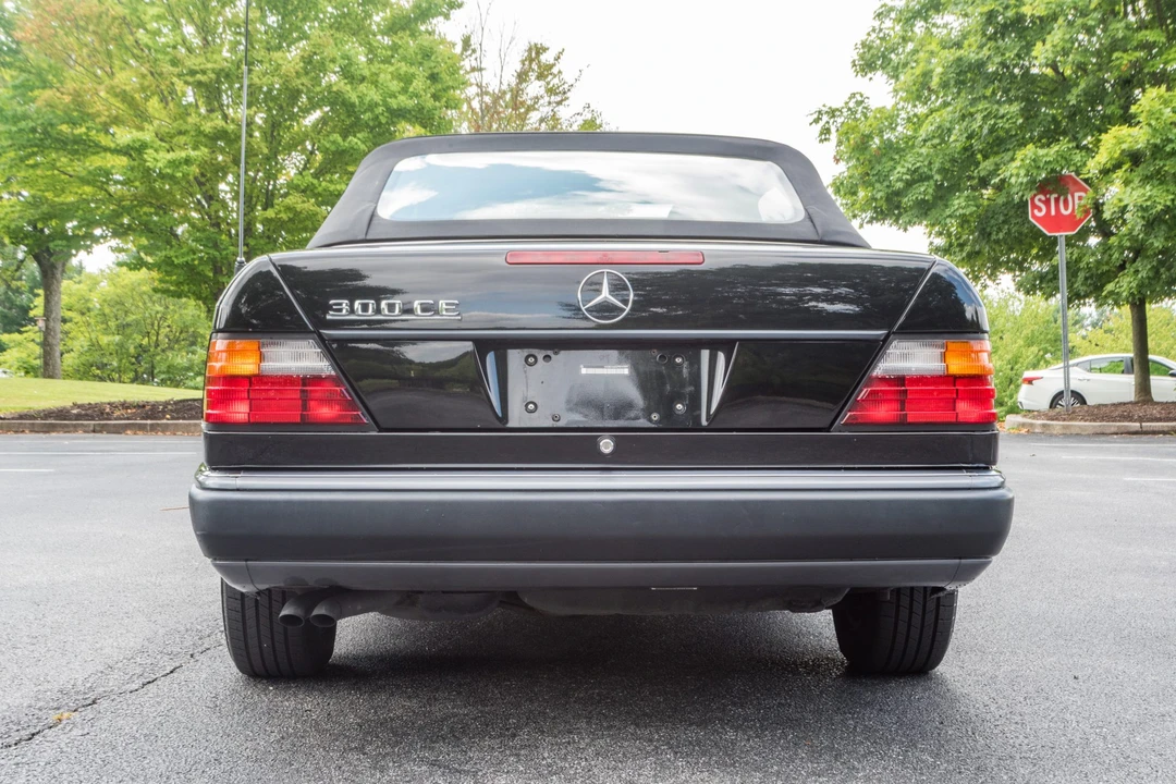 1993 Mercedes-Benz W124 E-Class - Image 14 of 31