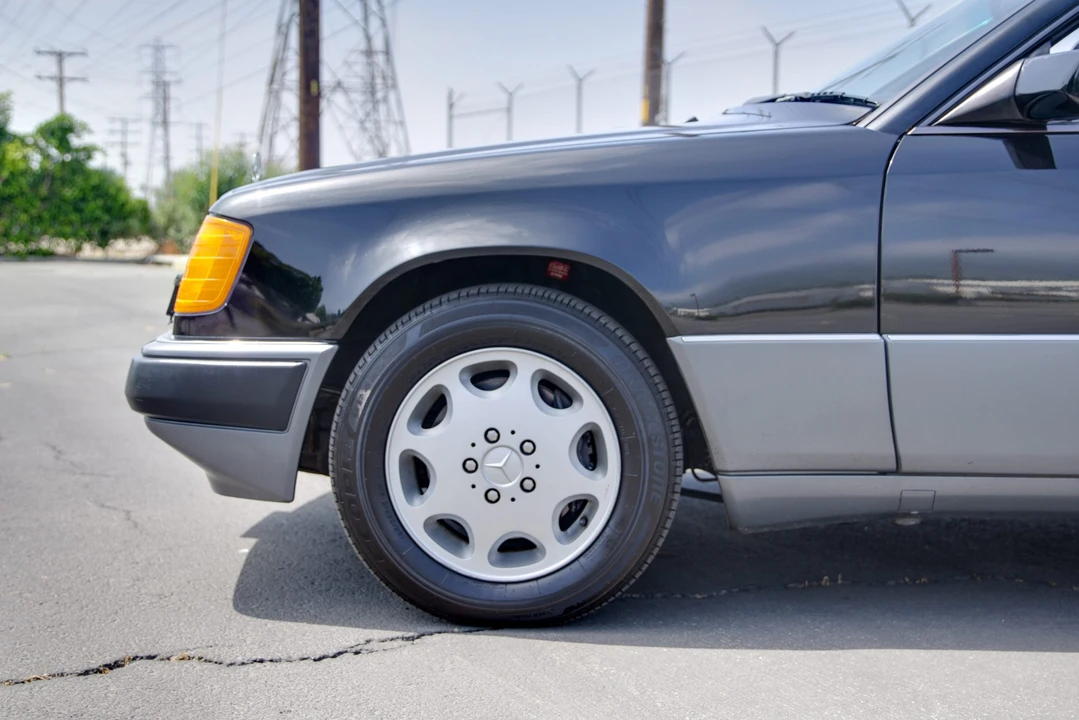 1993 Mercedes-Benz W124 E-Class - Image 16 of 31