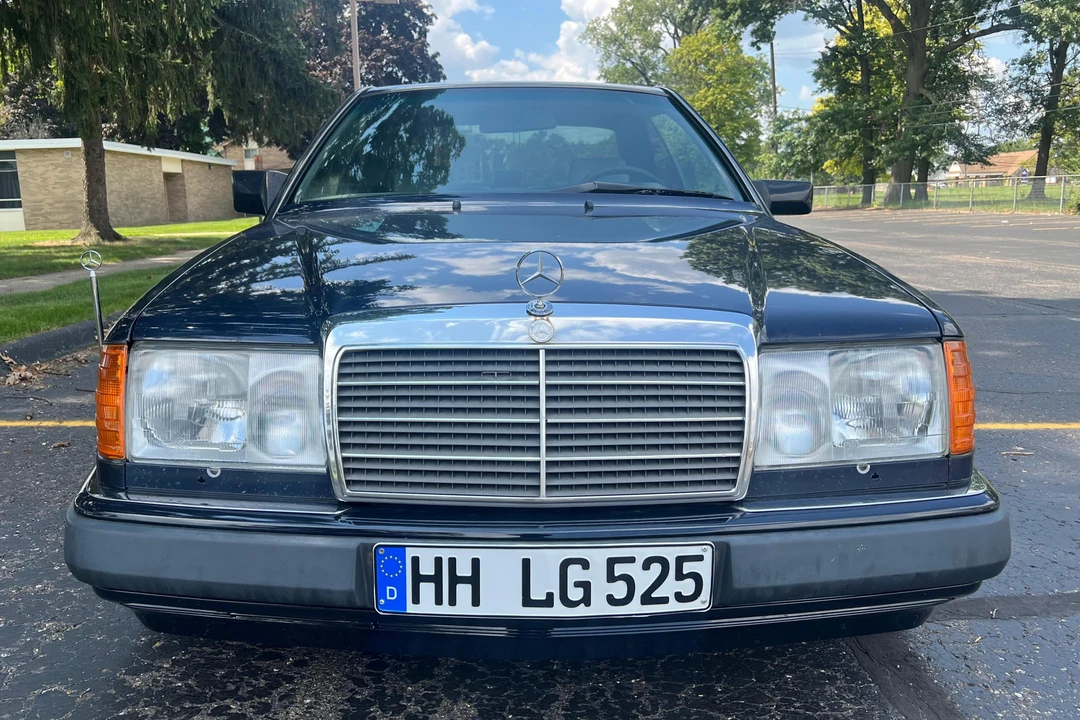 1993 Mercedes-Benz W124 E-Class - Image 2 of 31