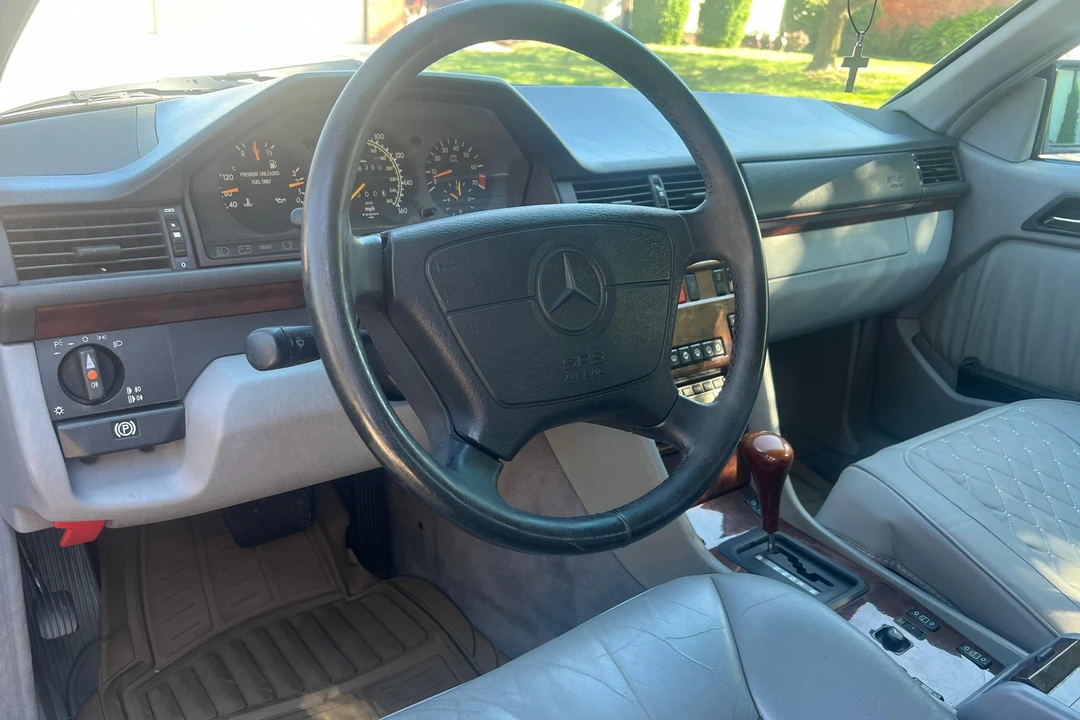 1993 Mercedes-Benz W124 E-Class - Image 30 of 31