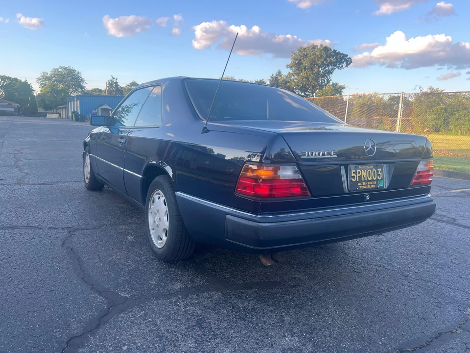 1993 Mercedes-Benz W124 E-Class - Image 12 of 31