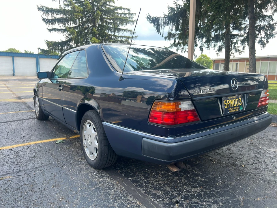 1993 Mercedes-Benz W124 E-Class - Image 11 of 31