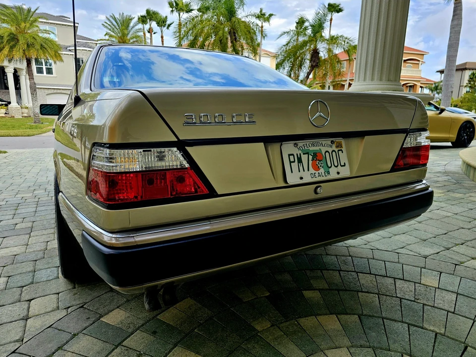 1993 Mercedes-Benz W124 E-Class - Image 23 of 31