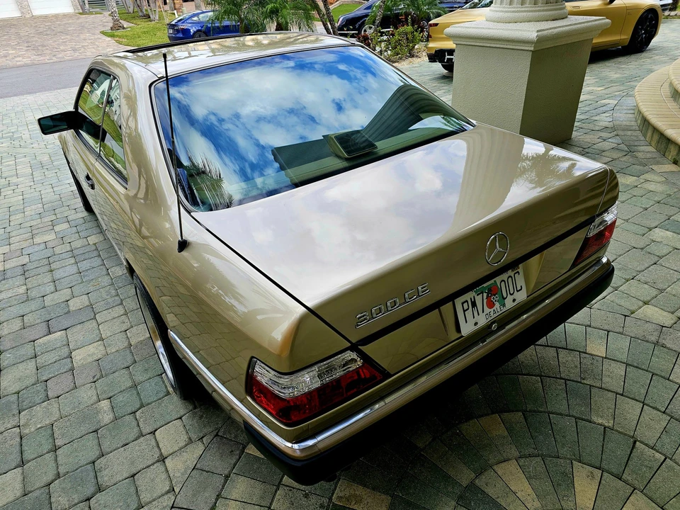 1993 Mercedes-Benz W124 E-Class - Image 25 of 31
