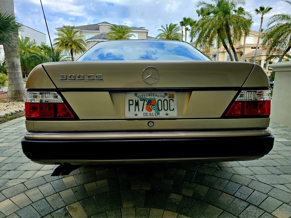 1993 Mercedes-Benz W124 E-Class - Image 20 of 31