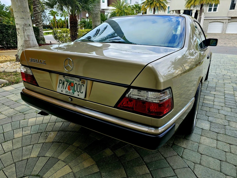 1993 Mercedes-Benz W124 E-Class - Image 18 of 31