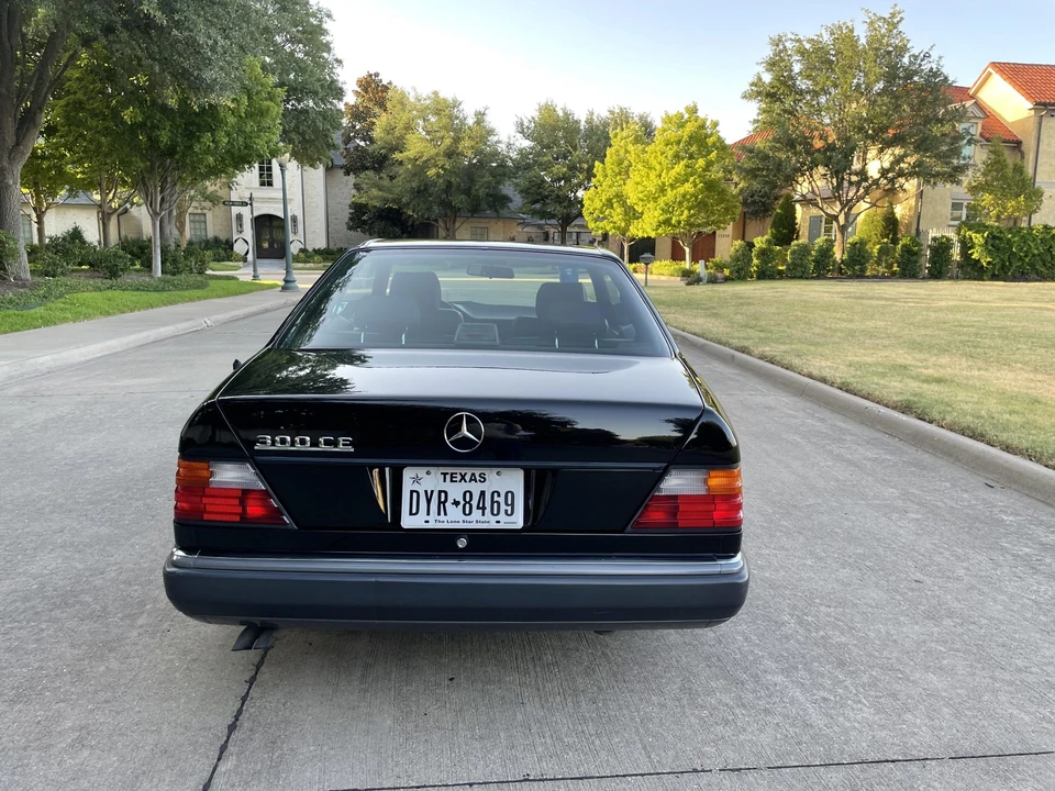 1993 Mercedes-Benz W124 E-Class - Image 11 of 31