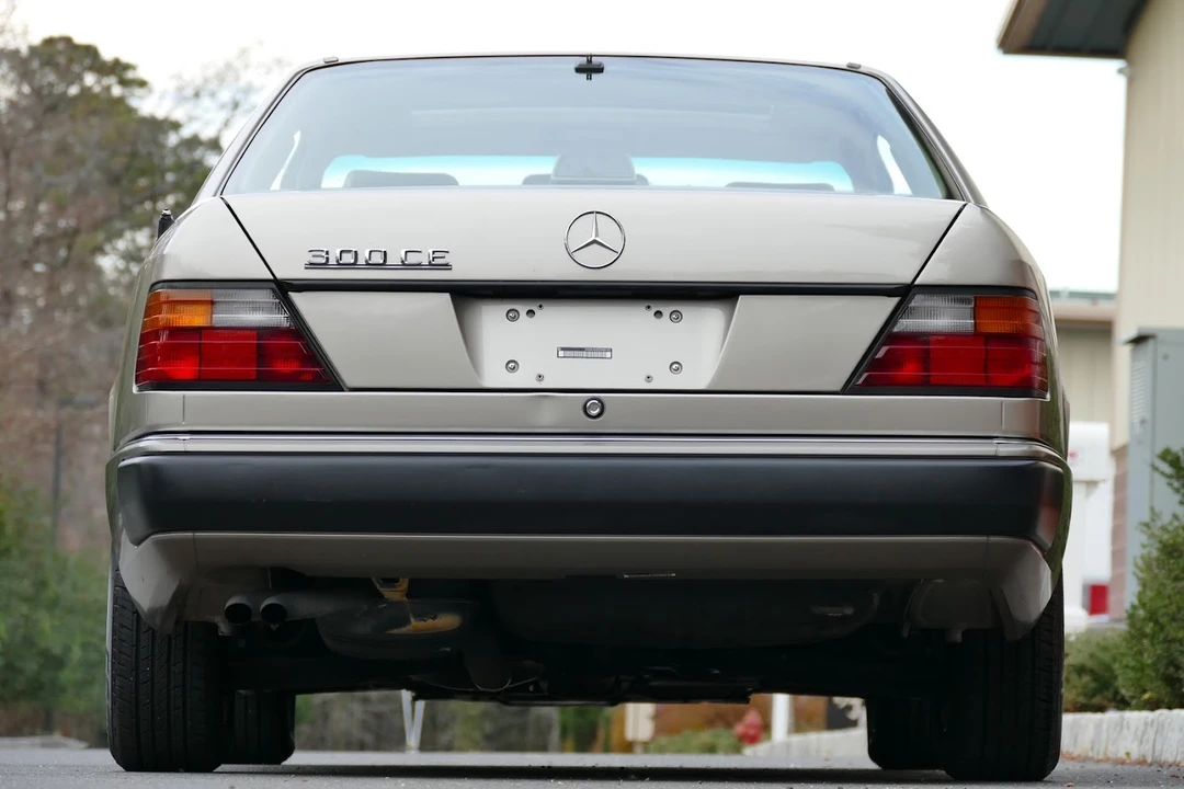 1993 Mercedes-Benz W124 E-Class - Image 10 of 31