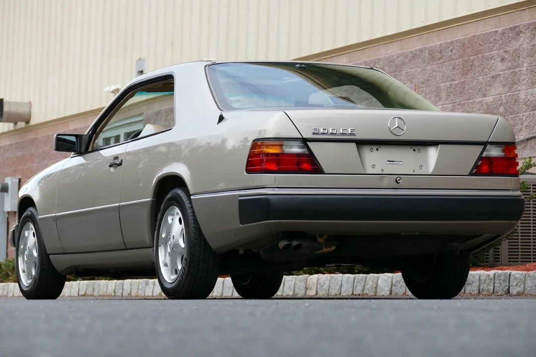1993 Mercedes-Benz W124 E-Class - Image 8 of 31