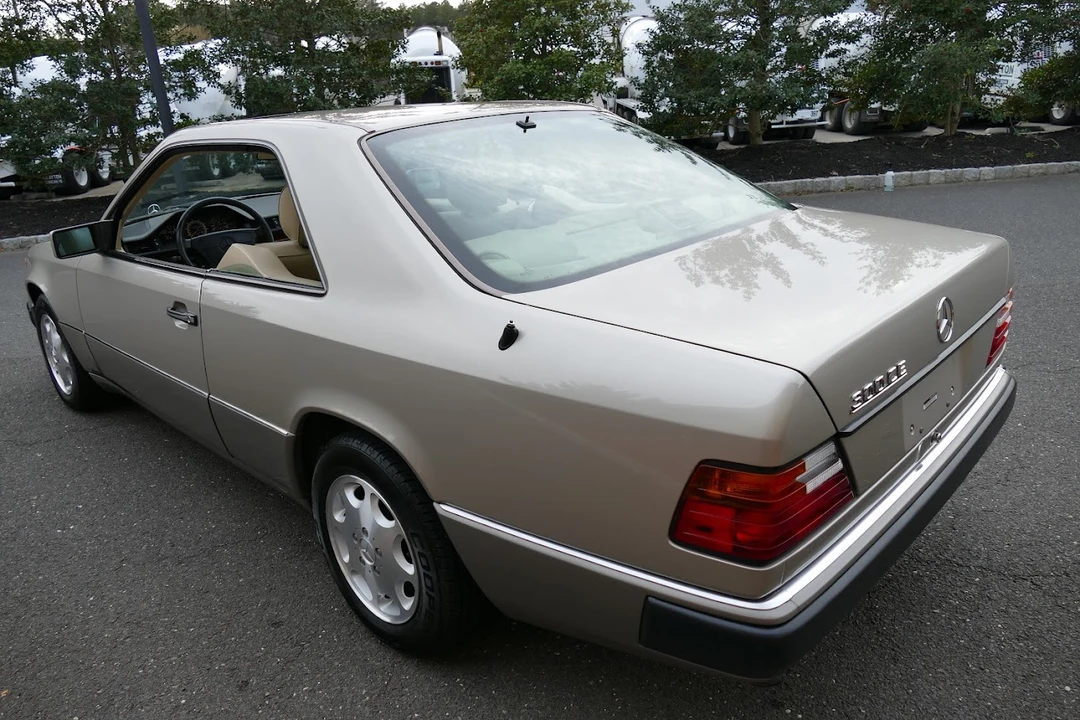 1993 Mercedes-Benz W124 E-Class - Image 9 of 31