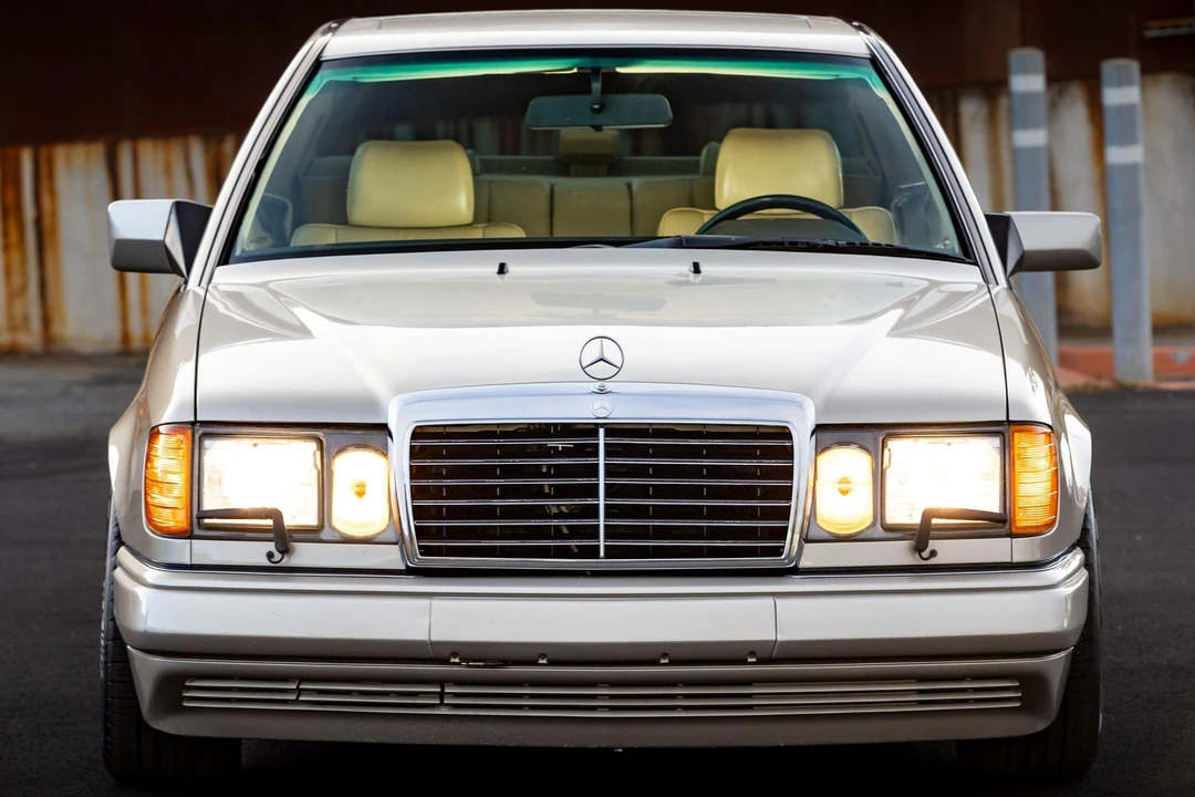 1993 Mercedes-Benz W124 E-Class - Image 2 of 31