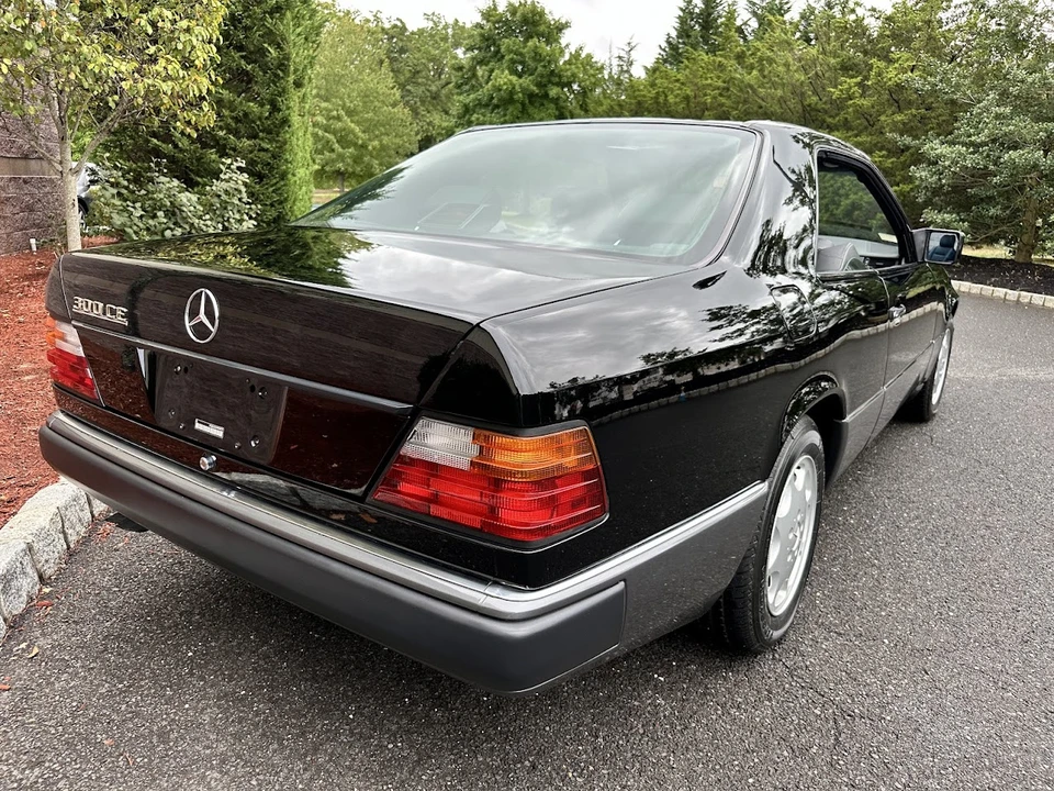 1993 Mercedes-Benz W124 E-Class - Image 18 of 31