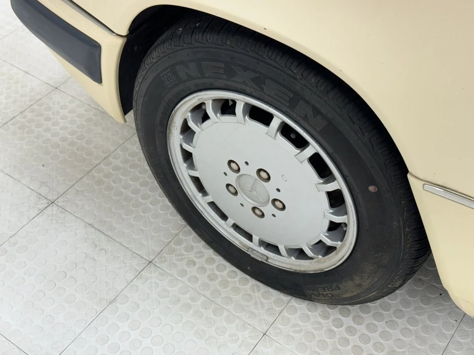 1993 Mercedes-Benz W124 E-Class - Image 11 of 12