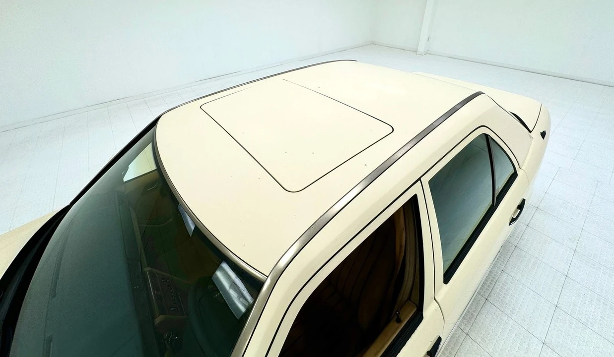 1993 Mercedes-Benz W124 E-Class - Image 13 of 21