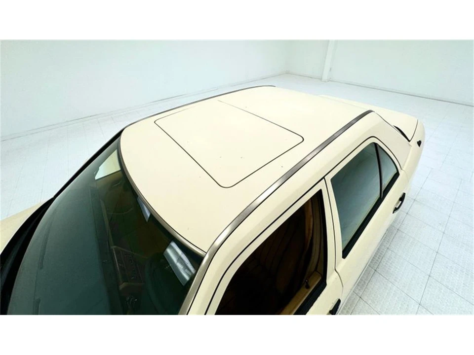 1993 Mercedes-Benz 190E - Image 13 of 31