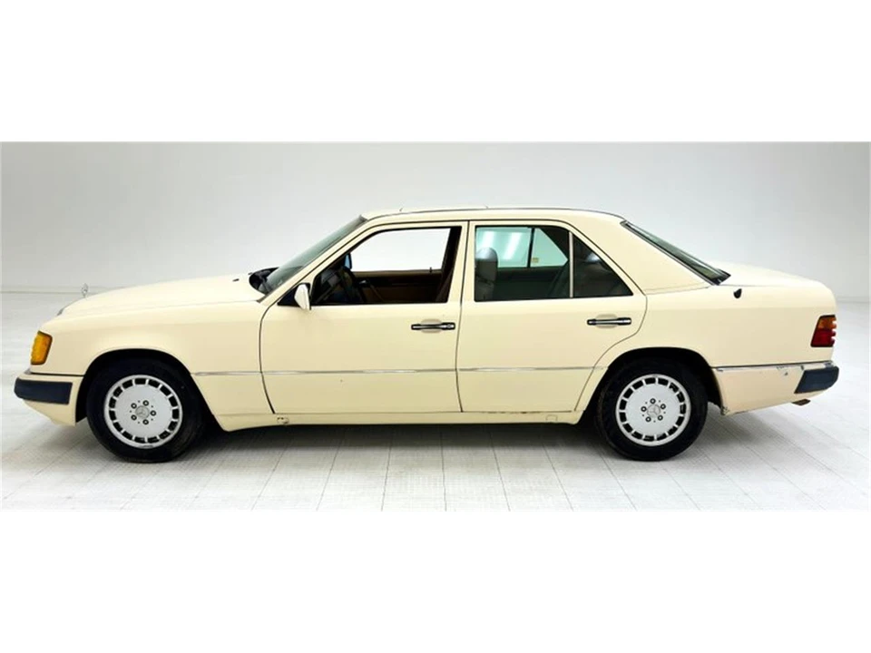 1993 Mercedes-Benz 190E - Image 2 of 31