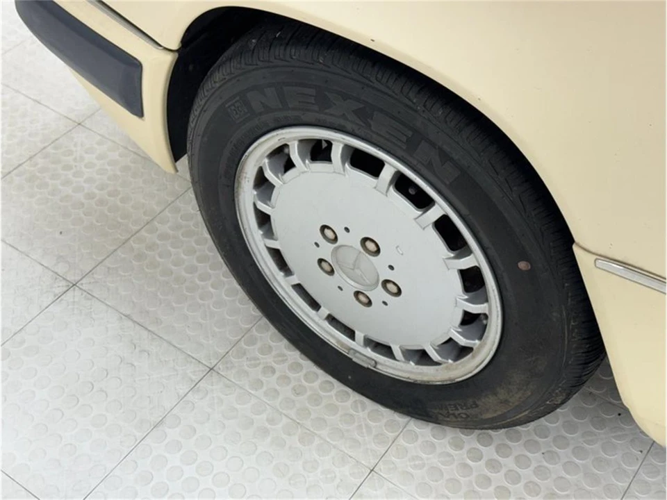 1993 Mercedes-Benz 190E - Image 11 of 31