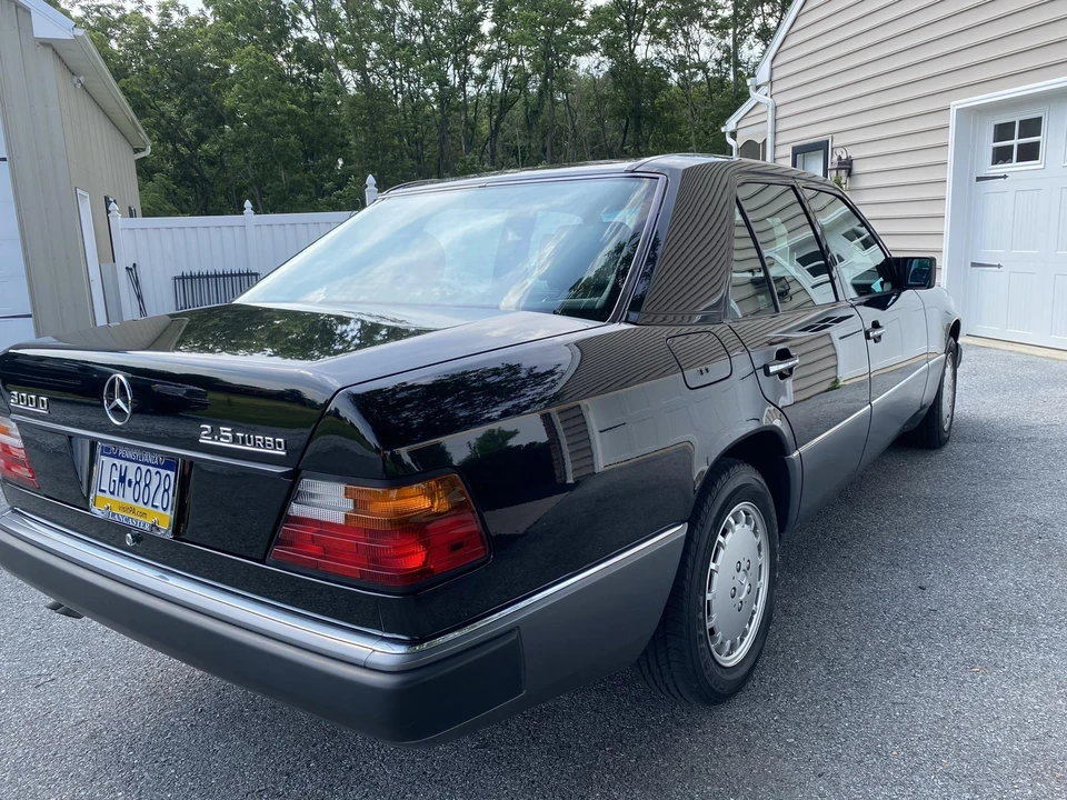 1993 Mercedes-Benz W124 E-Class - Image 11 of 31