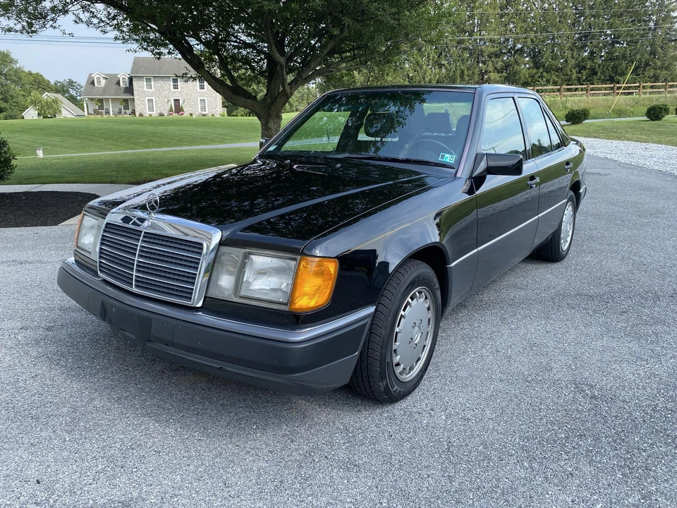 1993 Mercedes-Benz W124 E-Class - Image 2 of 31