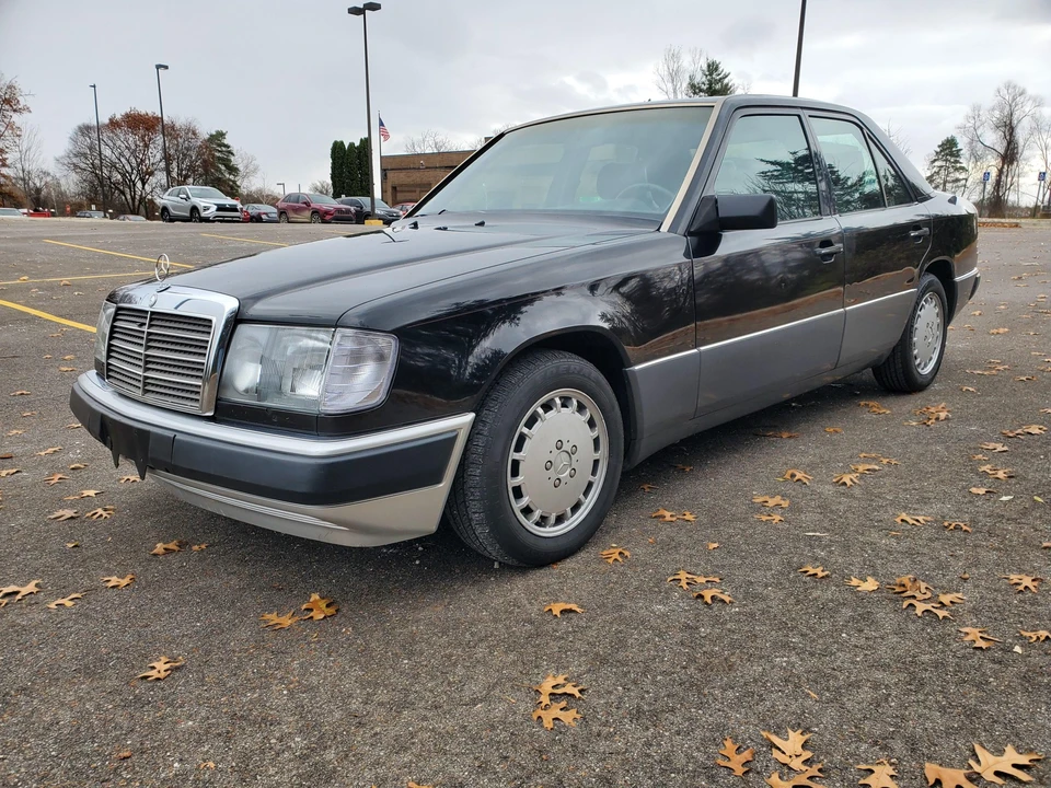 1993 Mercedes-Benz W124 E-Class - Image 2 of 31