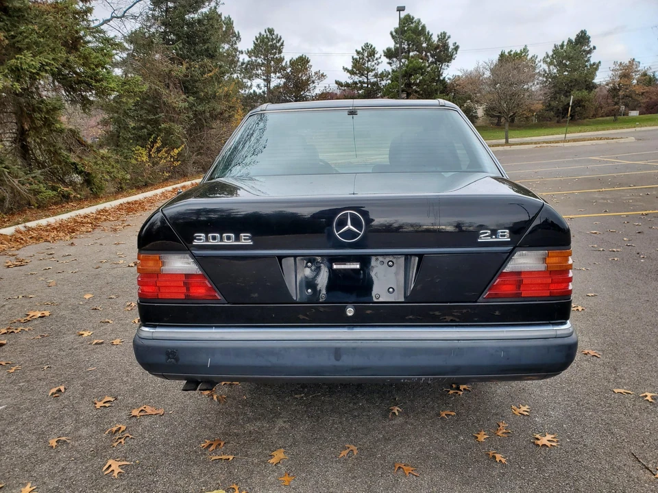 1993 Mercedes-Benz W124 E-Class - Image 17 of 31