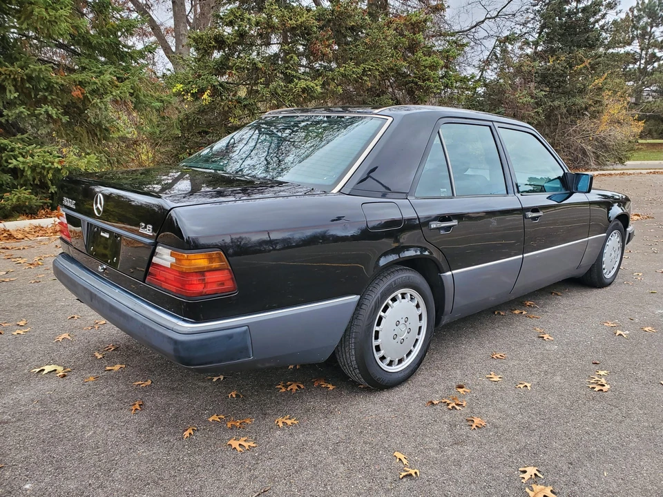1993 Mercedes-Benz W124 E-Class - Image 14 of 31