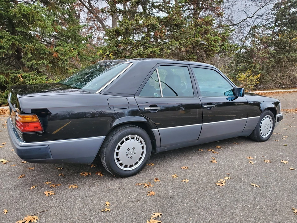 1993 Mercedes-Benz W124 E-Class - Image 13 of 31