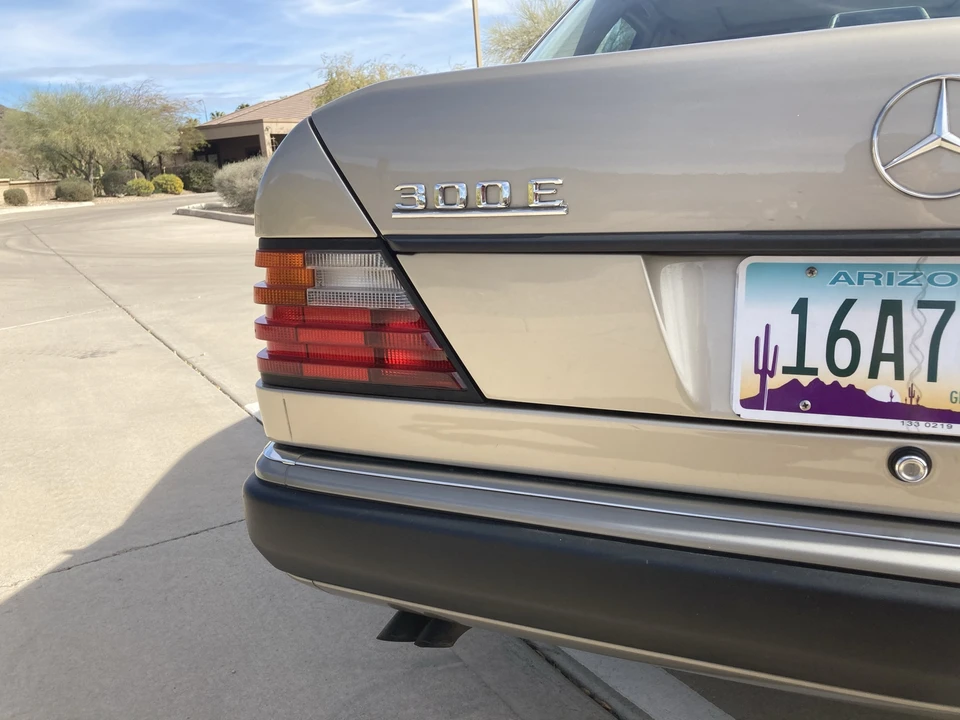 1993 Mercedes-Benz W124 E-Class - Image 13 of 31