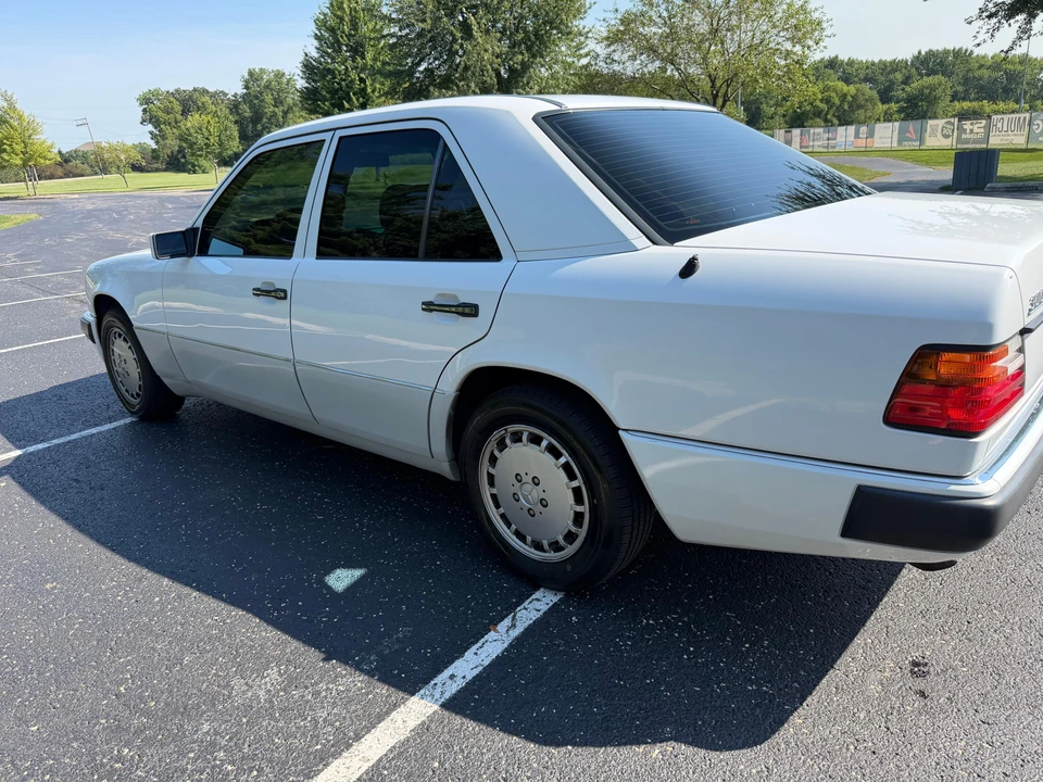 1993 Mercedes-Benz W124 E-Class - Image 19 of 31
