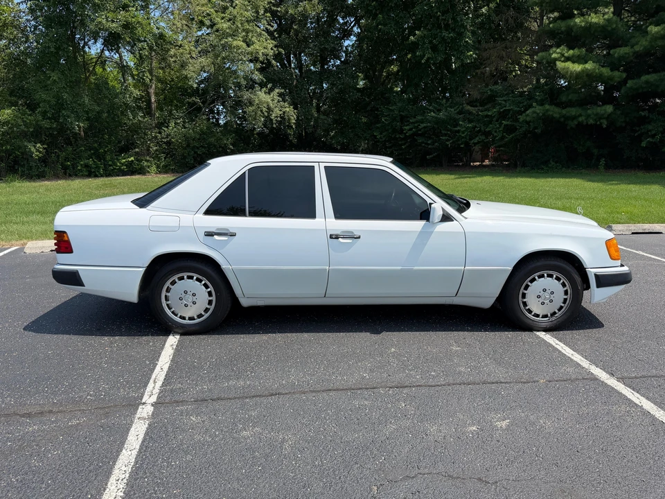 1993 Mercedes-Benz W124 E-Class - Image 12 of 31