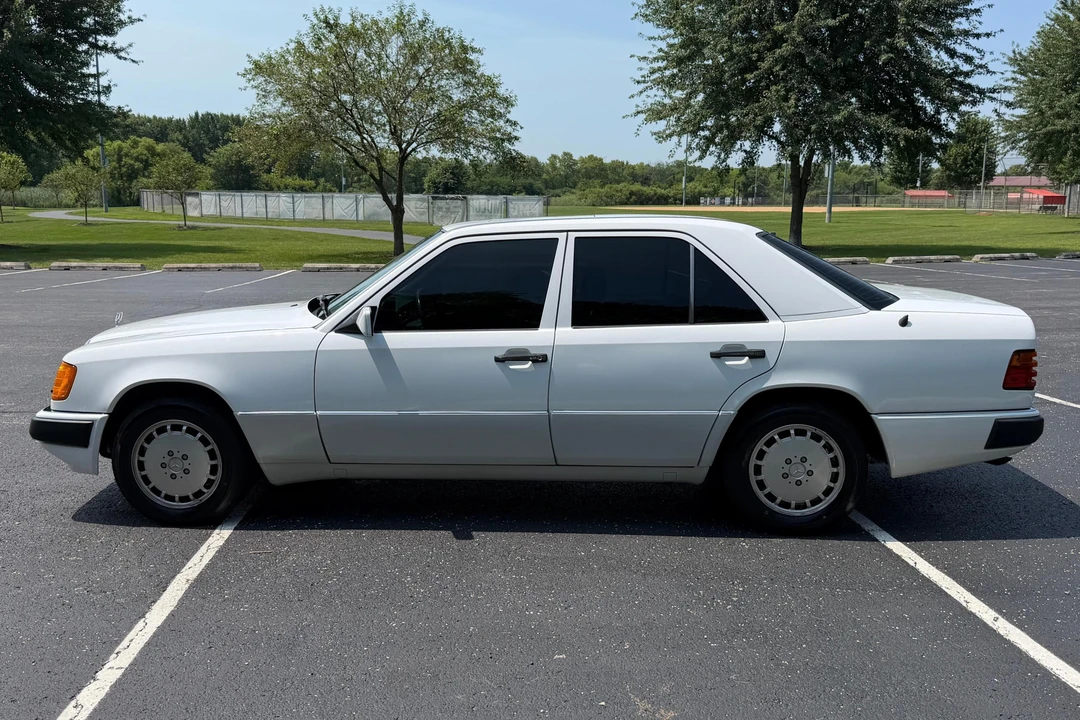 1993 Mercedes-Benz W124 E-Class - Image 3 of 31