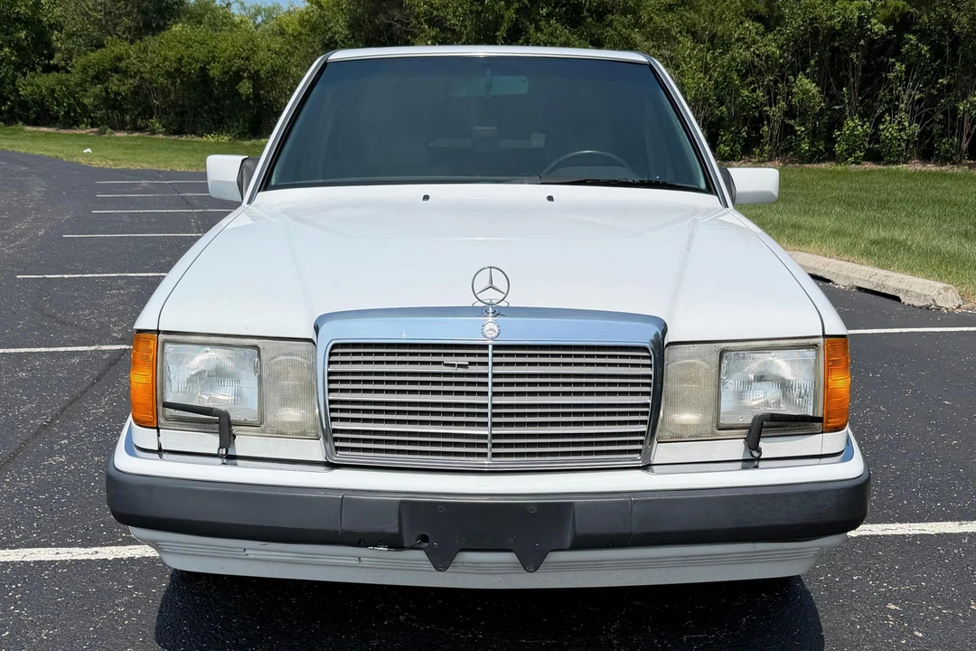 1993 Mercedes-Benz W124 E-Class - Image 2 of 31